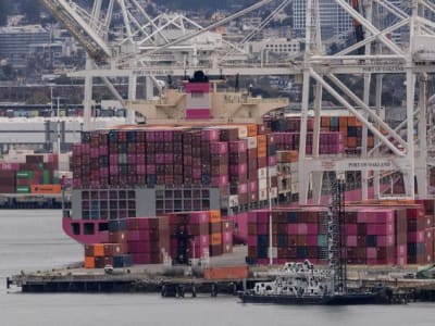 Pasar Saham Asia Tertekan Oleh Kekhawatiran Ekonomi dan Politik Global