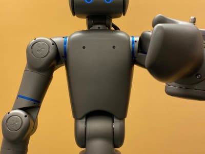 Robot Belajar Bahasa dan Gerakan dengan Model AI Terinspirasi Otak