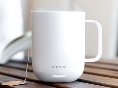 Ember Mug 2: Cangkir Pintar yang Jaga Minuman Hangat dengan Diskon Spesial