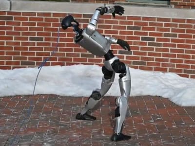 HUMANUP: Robot Humanoid Kini Bisa Bangun Sendiri Setelah Jatuh