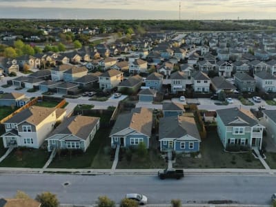 Penjualan Rumah Bekas di AS Turun Terendah Akibat Cuaca dan Harga Tinggi