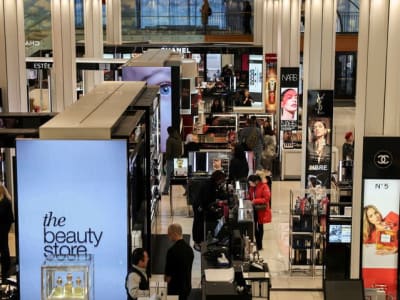 Penurunan Belanja Konsumen AS dan Inflasi Meningkat, The Fed Berhati-hati