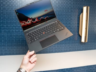 Lenovo Luncurkan Laptop Bisnis Ringan dan Canggih dengan Pilihan Prosesor Terbaru