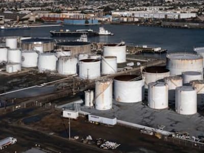 Harga Minyak Turun Jelang Produksi OPEC+ Meningkat dan Ketegangan Perdagangan AS