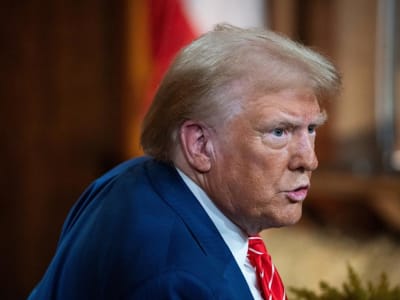 Trump Hentikan Sementara Tarif Impor untuk Lindungi Industri Mobil AS