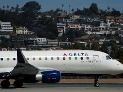 Delta Air Lines Turunkan Proyeksi Pendapatan karena Konsumen Mulai Ragu