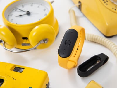Bee: Wearable AI yang Membantu Memori, Tapi Belum Sempurna dan Kontroversial