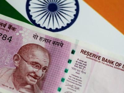 Rupiah Melemah tapi Tetap Stabil di Tengah Gejolak Global 2025