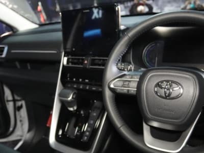Toyota Kijang Innova Kembali Jadi Mobil Terlaris di Indonesia Februari 2025