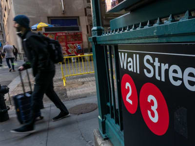 Koreksi Pasar Saham AS: Apa Arti dan Prediksi untuk 2025