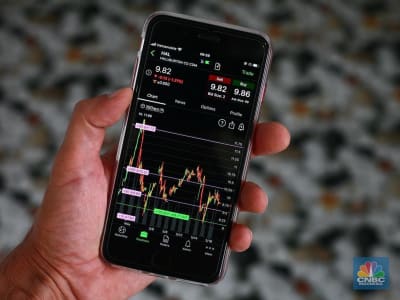 IHSG Anjlok 7% dan Berbalik Naik, Saham Bluechip Jadi Sorotan