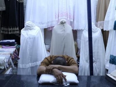 Sepi Pengunjung Pasar Tanah Abang Jelang Lebaran, Pedagang Beralih ke Digital