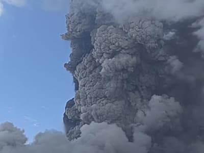 Gunung Lewotobi Laki-laki Naik Status Waspada, Masyarakat Diminta Waspada