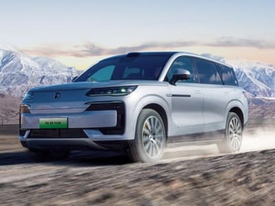 BYD Hadirkan Denza N9, SUV Mewah dengan Teknologi Terbaru untuk Saingi BMW