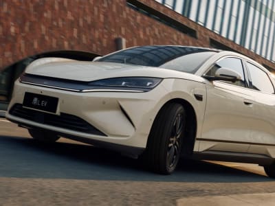 BYD dan Xpeng Luncurkan Sedan Murah Tantang Tesla di Cina