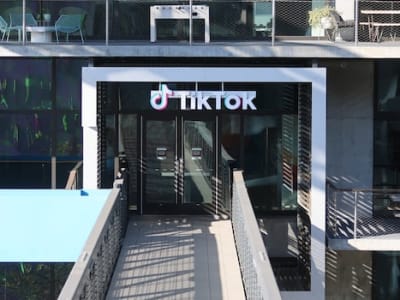 Blackstone dan Investor AS Bersaing Ambil Alih TikTok Untuk Hindari Larangan