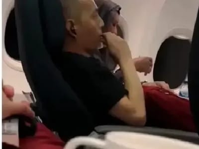 Garuda Indonesia Tegas Larang Penggunaan Rokok Elektrik di Pesawat