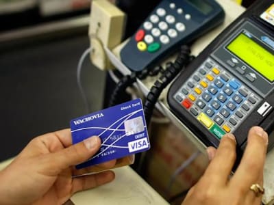 Penipuan Kartu Debit dan Cek Meningkat, AS Beralih dari Cek Fisik