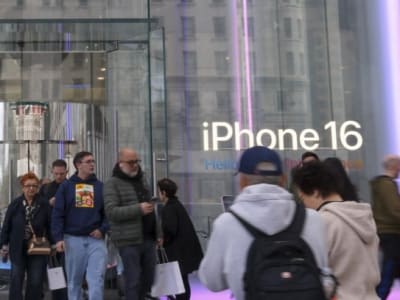 Kepanikan Beli iPhone Meningkat Akibat Ancaman Tarif Besar Pemerintah AS