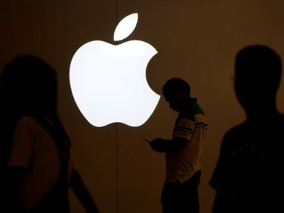Tarif Trump Buat Harga iPhone Melonjak, Saham Apple dan Tesla Merosot