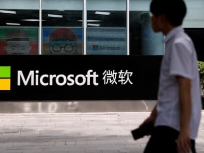 Microsoft Hentikan Layanan di China, Isyarat Pemisahan Teknologi AS-China Semakin Kuat