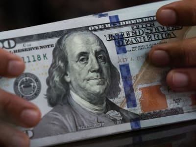 Ketegangan Tarif AS-China Buat Dolar Terjun Bebas dan Investor Resah