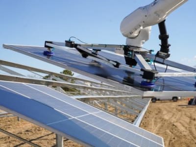 Robot Pembantu Permudah Pemasangan Panel Surya di Lokasi Berat Amerika