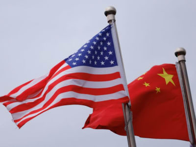 Dampak Perang Dagang AS-China: Emas Melonjak dan Pasar Global Terguncang