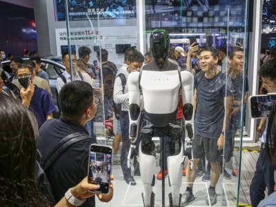 Perang Dagang AS-China Bisa Tunda Produksi Massal Robot Tesla Optimus