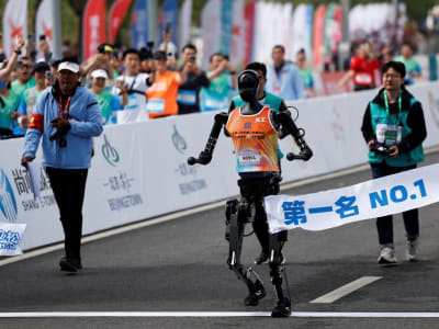 China Gelar Lomba Setengah Maraton Robot Humanoid Pertama di Dunia