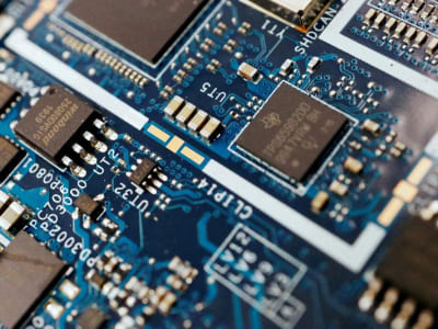 China Hambat Ekspor Peralatan untuk Produksi iPhone, Apple Hadapi Tantangan di India