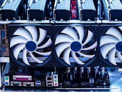 Dampak Tarif Impor dan Penurunan Hashprice, Profit Penambang Bitcoin Tertekan