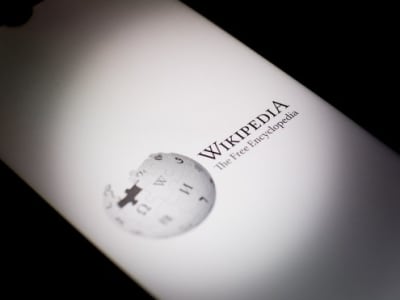 Strategi AI Baru Wikipedia: Membantu Editor, Bukan Menggantikan Mereka