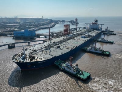 Harga Minyak Turun Drastis Akibat Perang Dagang dan Pasokan Naik