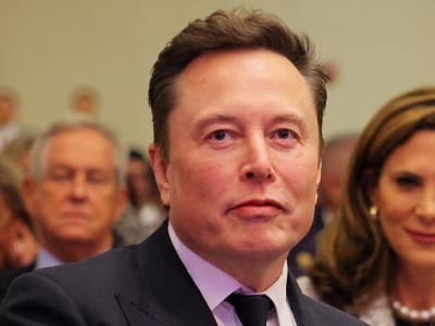 Tesla Bantah Rumor Cari Pengganti Elon Musk di Tengah Penurunan Keuangan