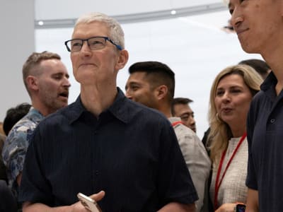 Tarif Impor Trump Membayangi Kinerja Kuat Apple, Saham Turun 4%