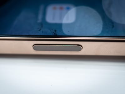 Apple 2027: iPhone Kaca Melengkung dan Teknologi AI Baru yang Menggebrak