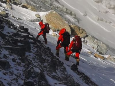 Gunung Everest Resmi Lebih Tinggi 1 Meter Setelah Pengukuran Baru Nepal-China