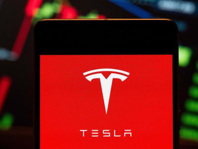 Penjelasan Mudah Tentang Naik Turun Saham Tesla untuk Investor Pemula