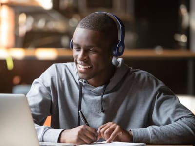 Spotify vs SiriusXM: Pilihan Investasi Terbaik di Industri Streaming Audio