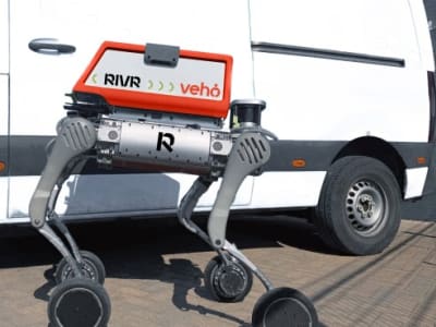 Robot Pengantar Paket Rivr dari Van ke Pintu Pelanggan di Austin