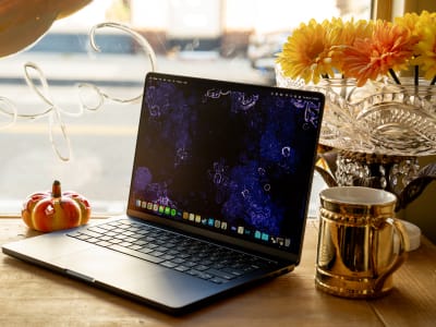 Diskon MacBook Pro M4 14 Inci dengan RAM Besar dan Penyimpanan 1TB di Amazon