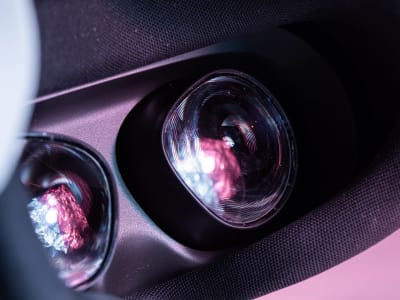 Meta Kembangkan Headset Mixed-Reality Ringan dengan Teknologi Kontrol Tanpa Controller