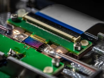 Xanadu Ciptakan Qubit Fotonik Tahan Kesalahan di Chip Terintegrasi