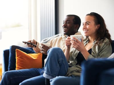 Apakah Saham Newsmax Layak Dibeli Setelah Melonjak dan Turun Signifikan?