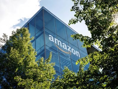Amazon Bentuk Tim Baru untuk Kembangkan AI Cerdas di Robot Gudang