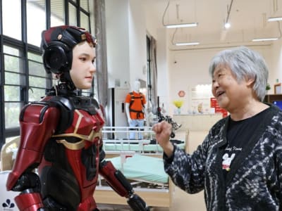 China Dorong Robot Bantu Perawatan Lansia Atasi Krisis Demografi