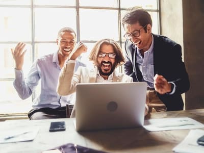 XRP vs Cardano: Mana Cryptocurrency Lebih Potensial Jadi Mesin Jutaan Dollar?