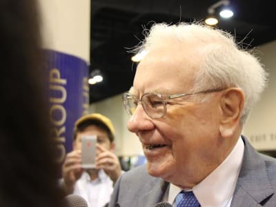 Mengapa Warren Buffett Memilih Apple dan Amazon untuk Investasi Jangka Panjang