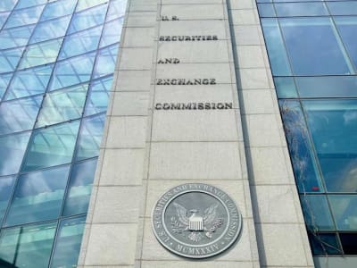 SEC Tinjau Ulang Persetujuan Konversi Dana Kripto Grayscale Menjadi ETF